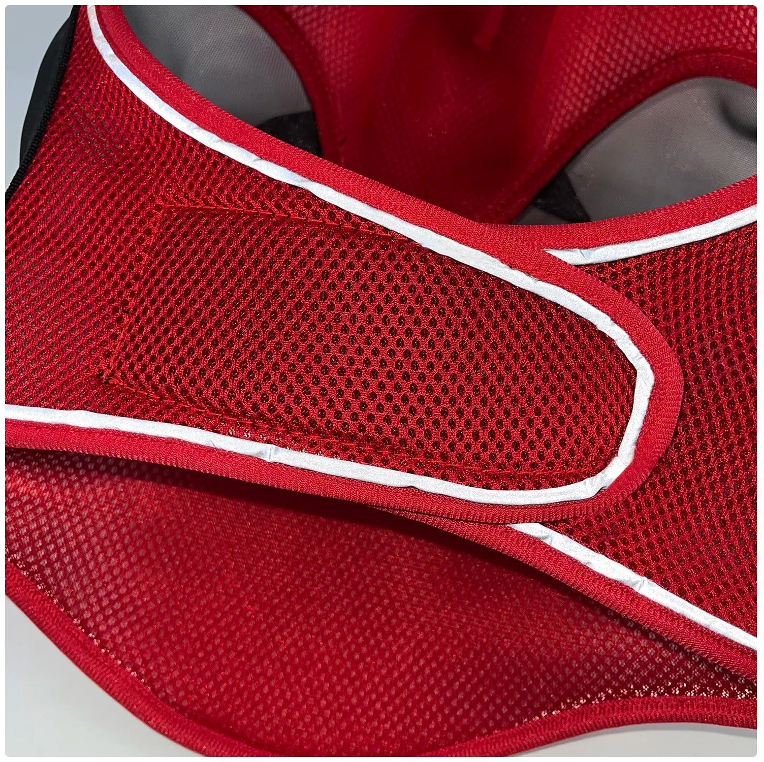 Breathable Mesh Horse Fly Mask with Dust - Proof & Reflective Strip Design